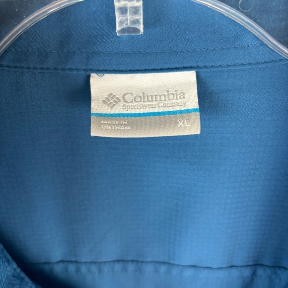 Columbia button down casual shirt - Picture 3 of 4